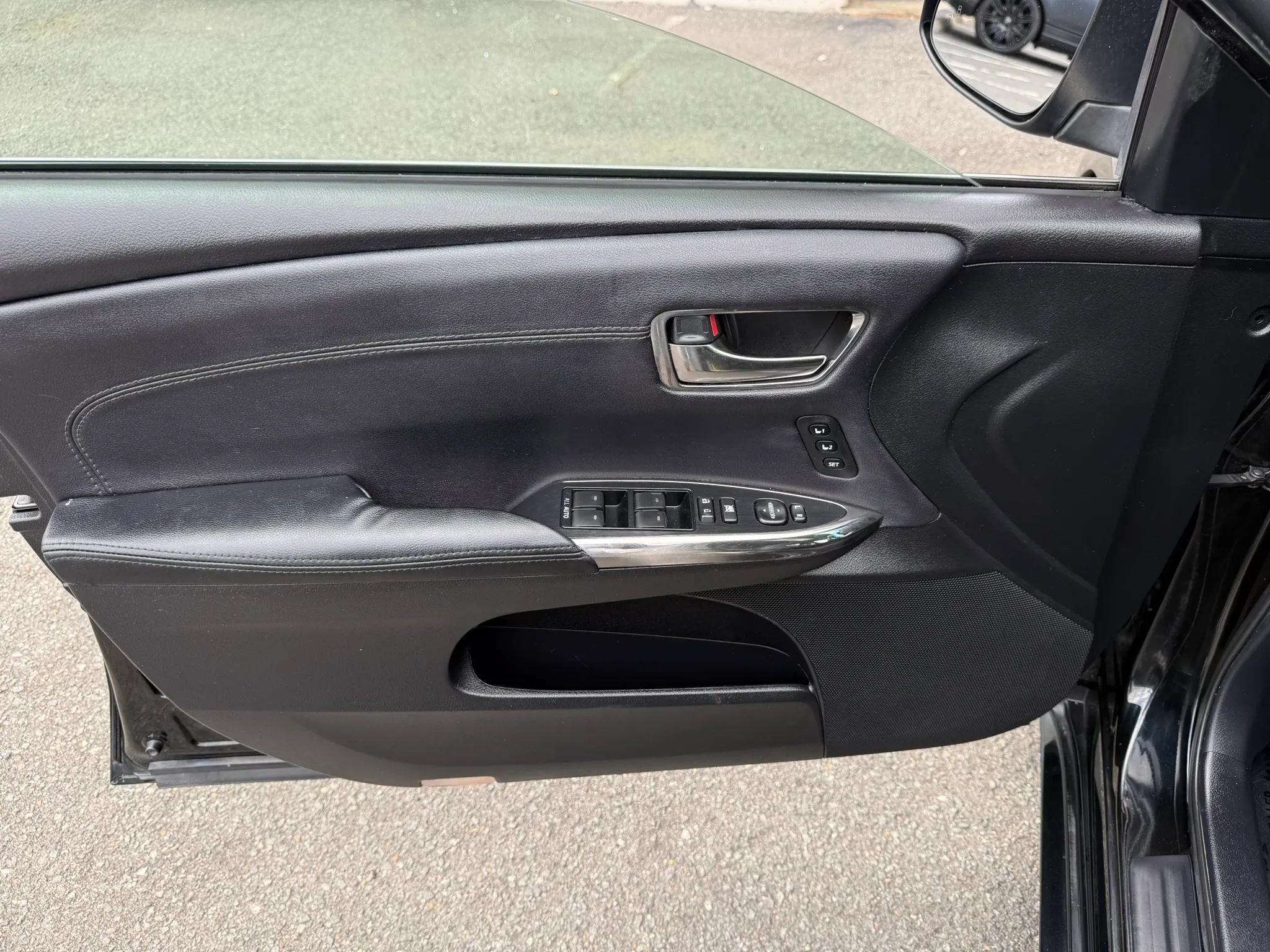 Used 2013 Toyota Avalon XLE Touring FWD image 17
