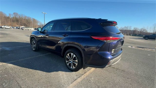 Used 2021 Toyota Highlander XLE image 6