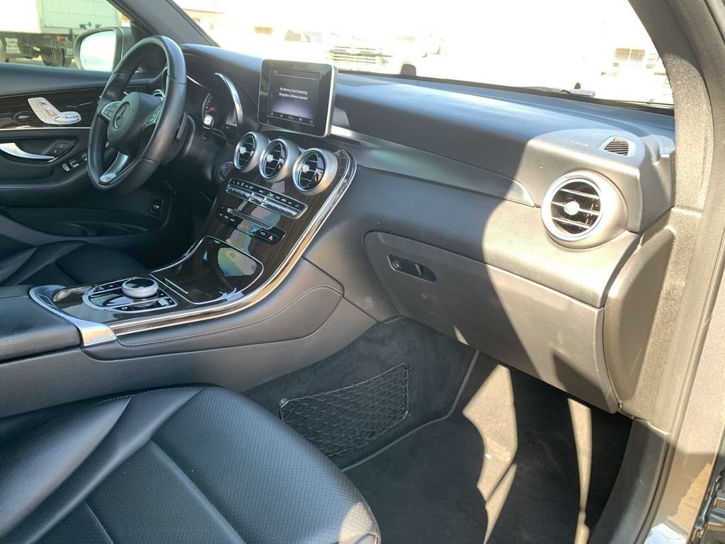 Used 2018 Mercedes-Benz GLC 300 4MATIC image 27