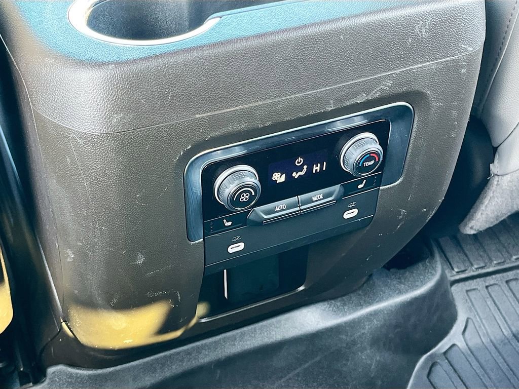 Used 2024 Chevrolet Tahoe Z71 w/ Luxury Package image 27