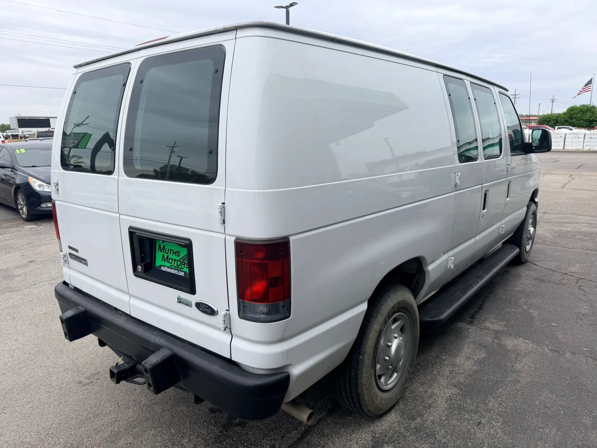 Used 2010 Ford E-250 and Econoline 250 RWD image 2