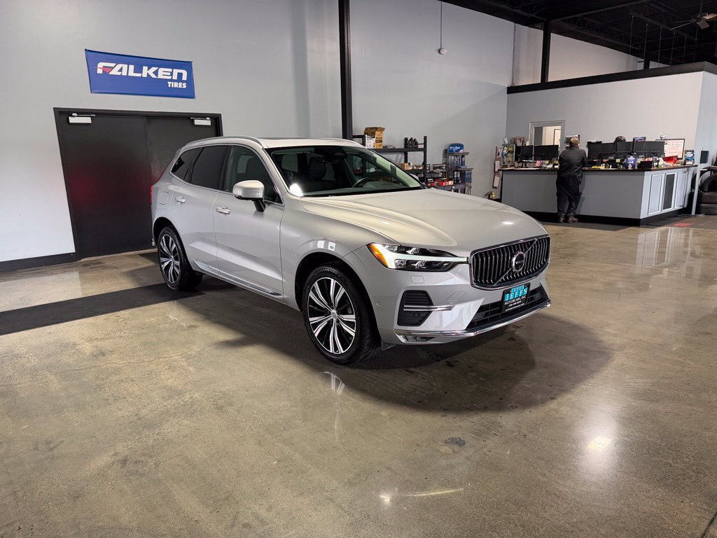 Used 2023 Volvo XC60 B5 Plus w/ Climate Package AWD/4WD image 3