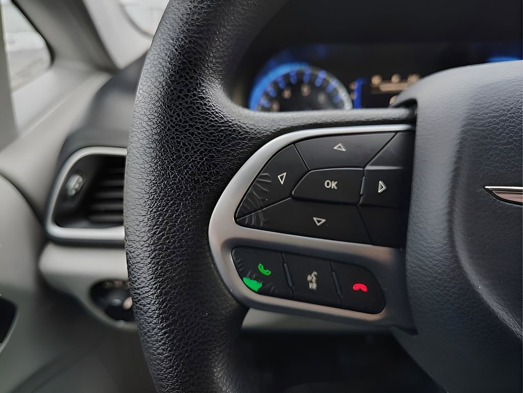 Used 2020 Chrysler Voyager LX FWD image 16
