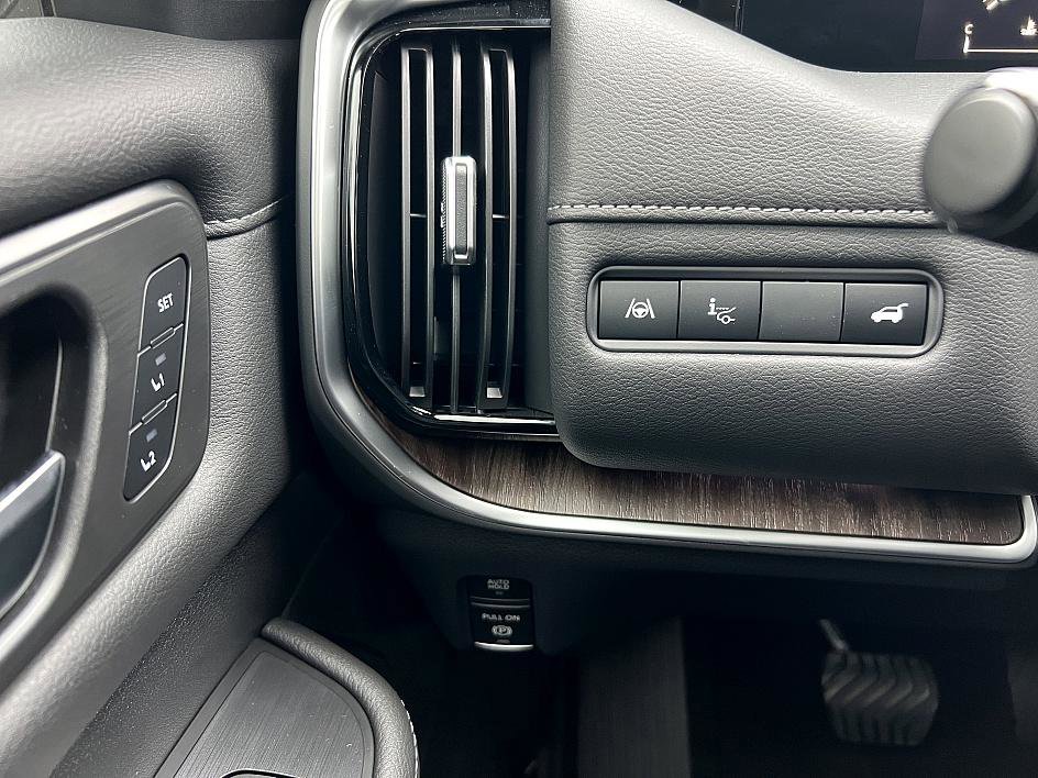 New 2025 Nissan Armada Platinum Reserve image 14