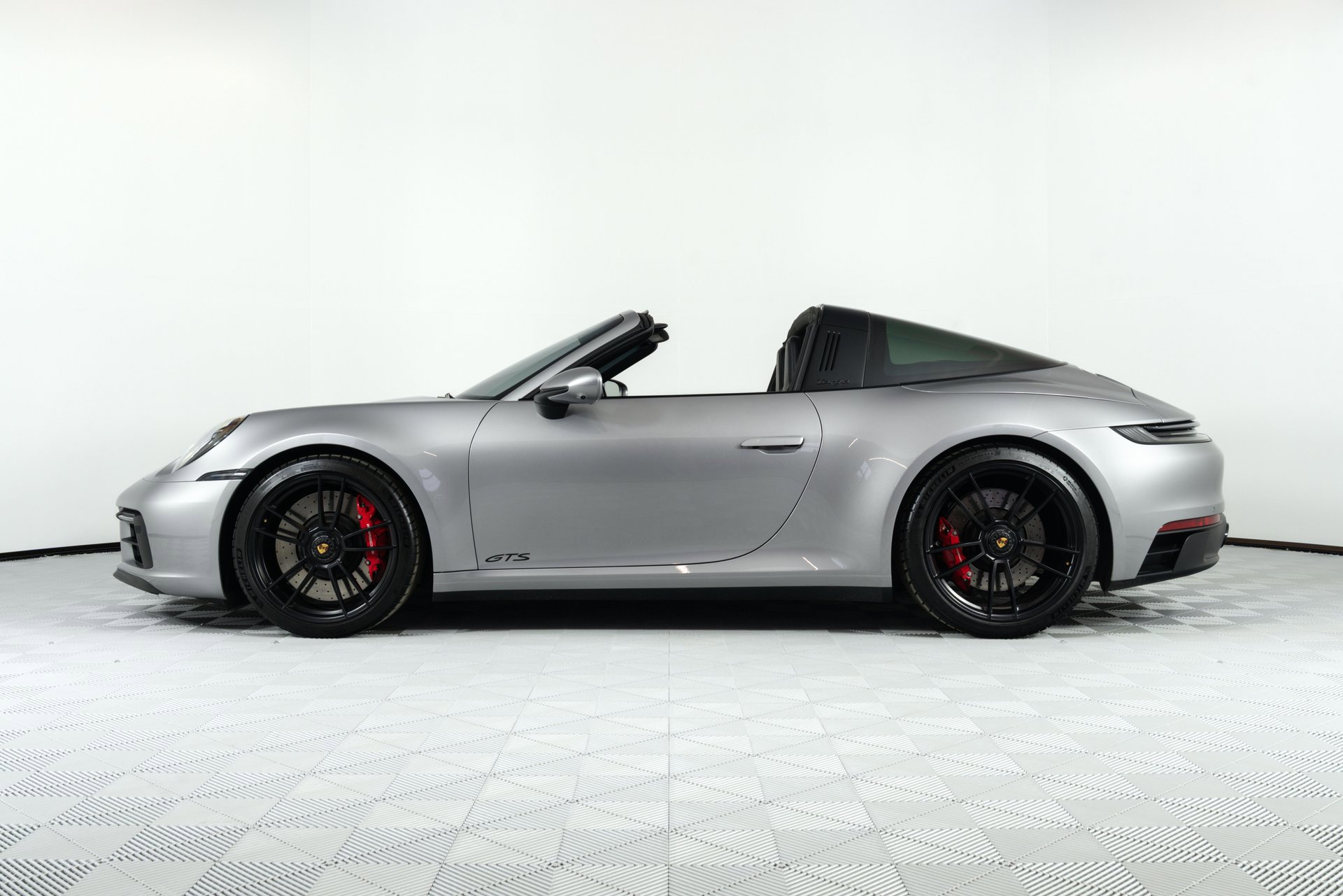 Used 2024 Porsche 911 Targa 4 GTS image 4