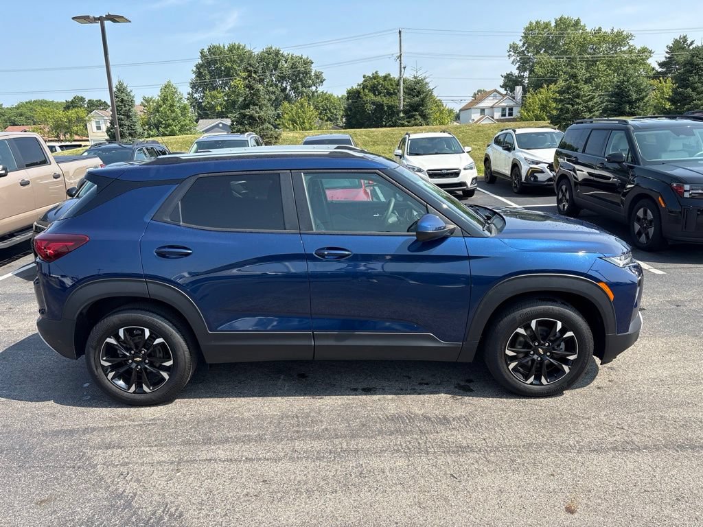 Used 2022 Chevrolet TrailBlazer LT w/ Convenience Package FWD image 2