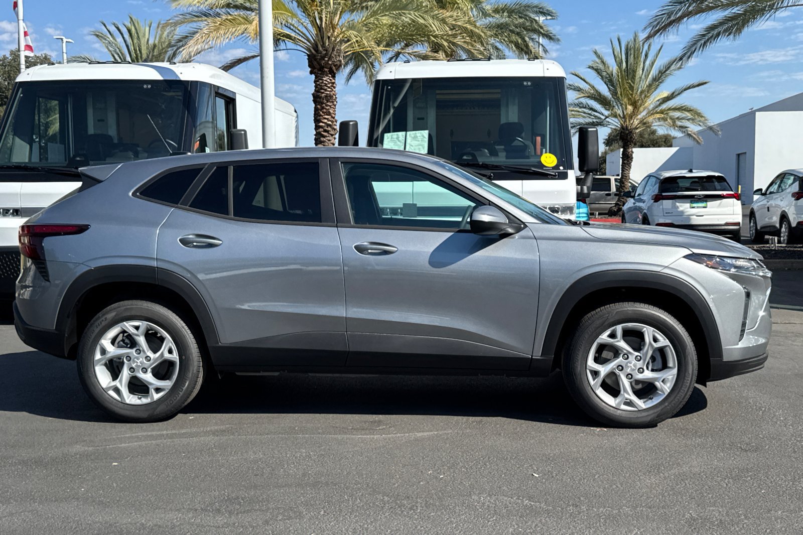 New 2026 Chevrolet Trax LS w/ LS Convenience Package FWD image 2