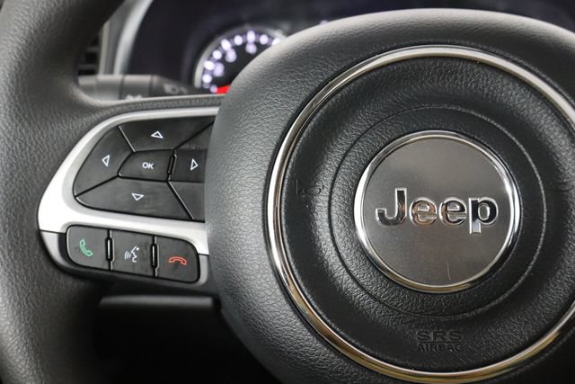 Used 2023 Jeep Renegade Latitude w/ Sun & Fun Group AWD/4WD image 8