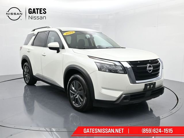Used 2024 Nissan Pathfinder SV image 1