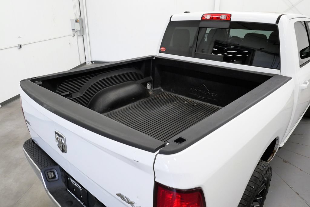 Used 2019 RAM 1500 Classic SLT AWD/4WD image 35