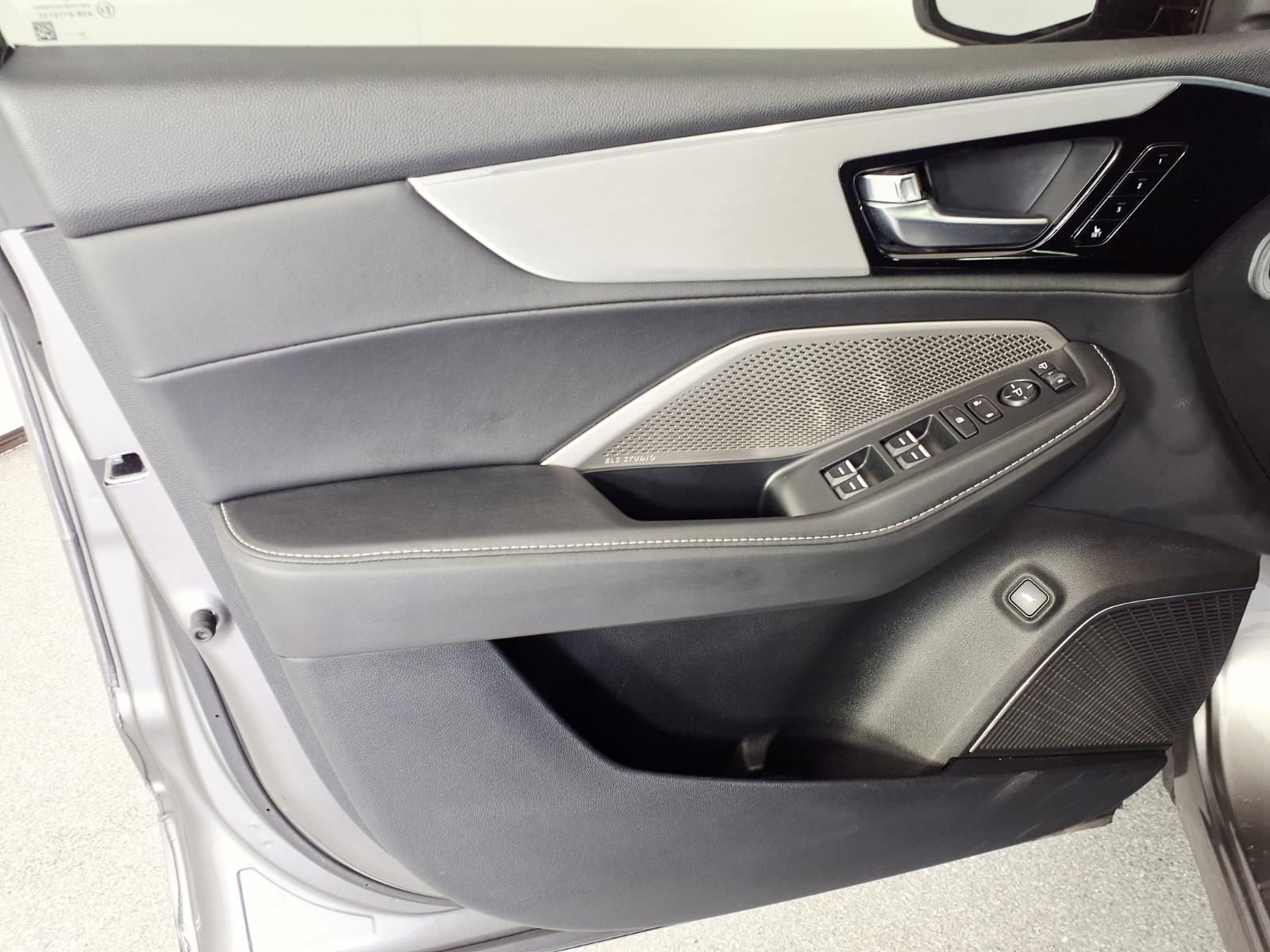 Used 2024 Acura MDX SH-AWD w/ Technology Package image 14