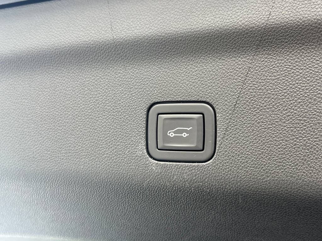 Used 2024 GMC Yukon Denali w/ Advanced Technology Package AWD/4WD image 25