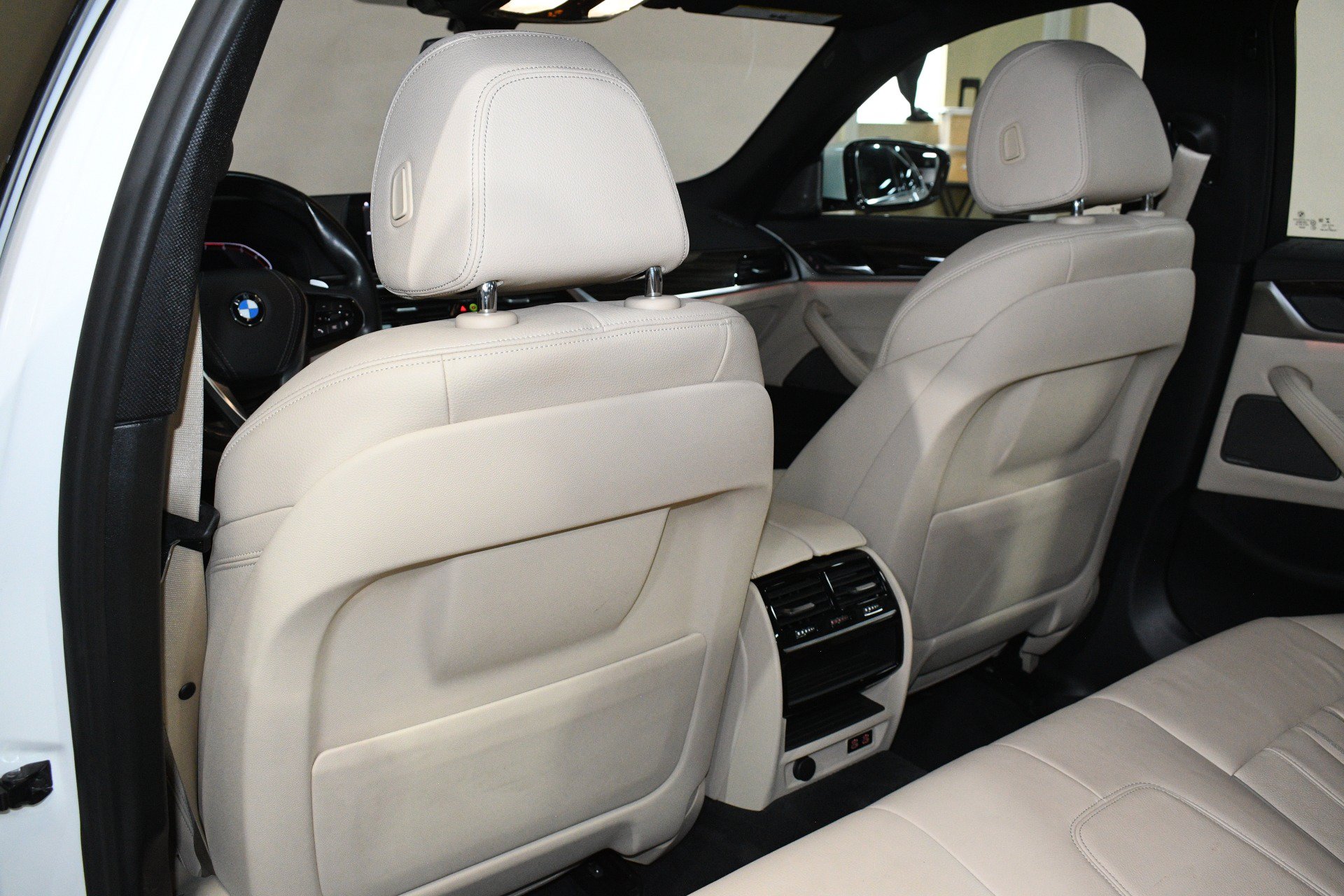 Used 2020 BMW 530i w/ Premium Package RWD image 15