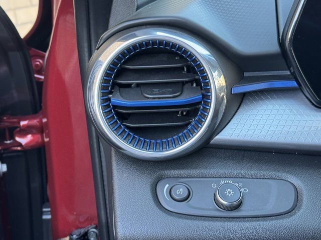 Used 2025 Chevrolet Trax LT w/ LT Convenience Package image 21