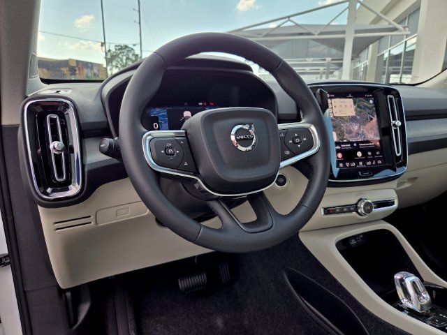 New 2026 Volvo XC40 B5 Plus w/ Protection Package Premier AWD/4WD image 8