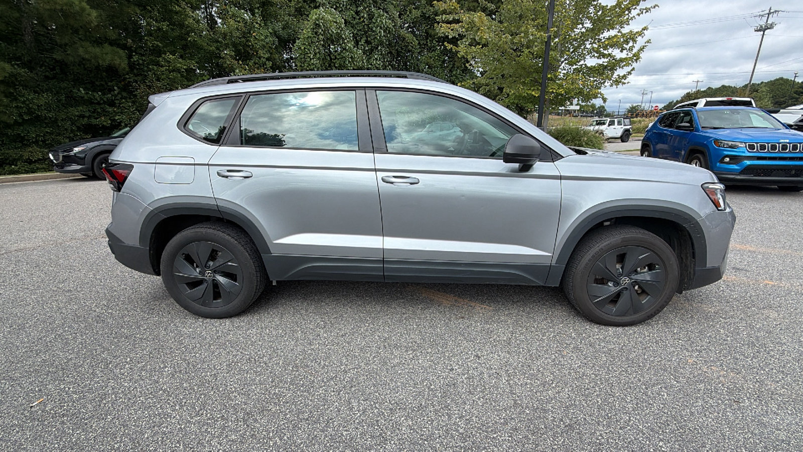 Used 2025 Volkswagen Taos S FWD image 7