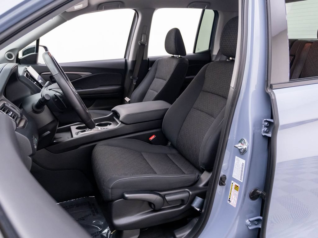 Used 2025 Honda Ridgeline Sport image 16
