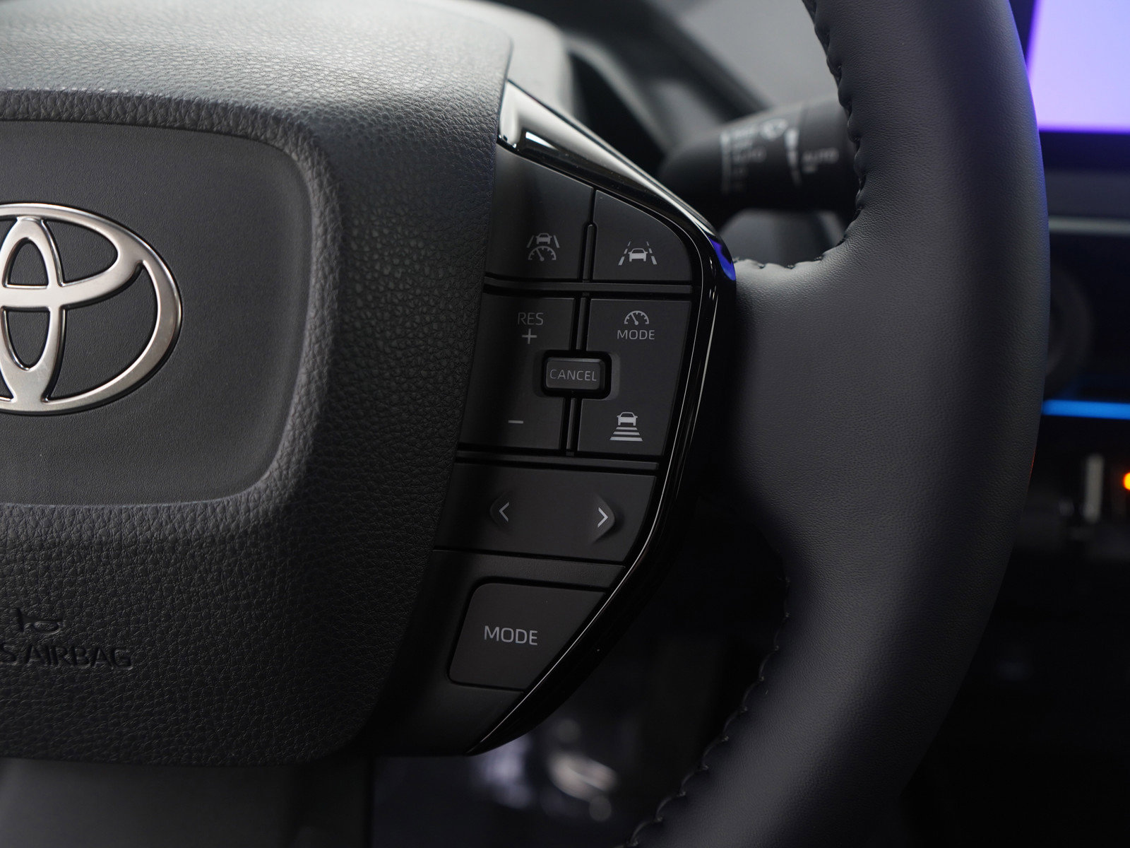 Used 2025 Toyota Prius AWD image 27