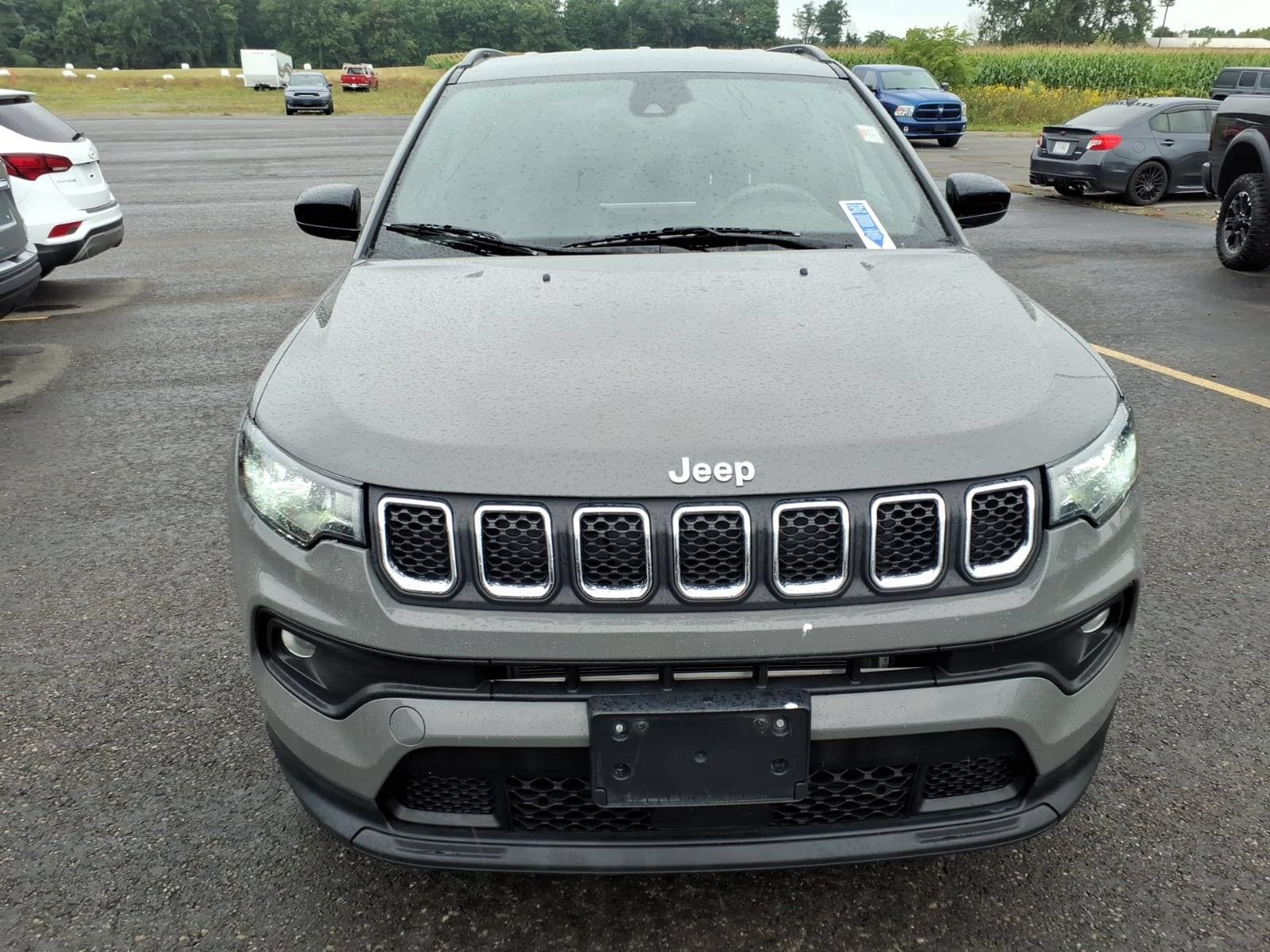 Used 2024 Jeep Compass Latitude AWD/4WD image 2