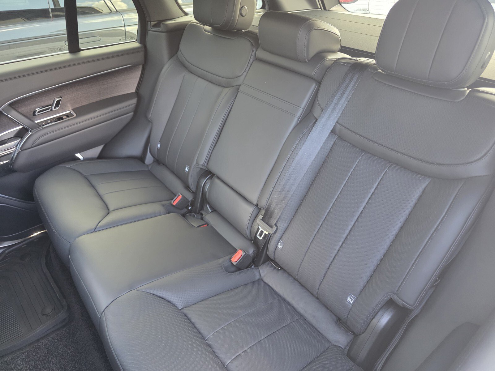 New 2026 Land Rover Range Rover SE AWD/4WD image 13