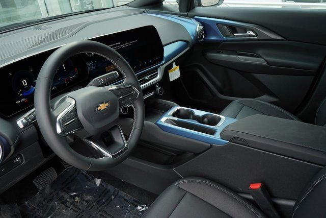 New 2025 Chevrolet Equinox EV LT image 2
