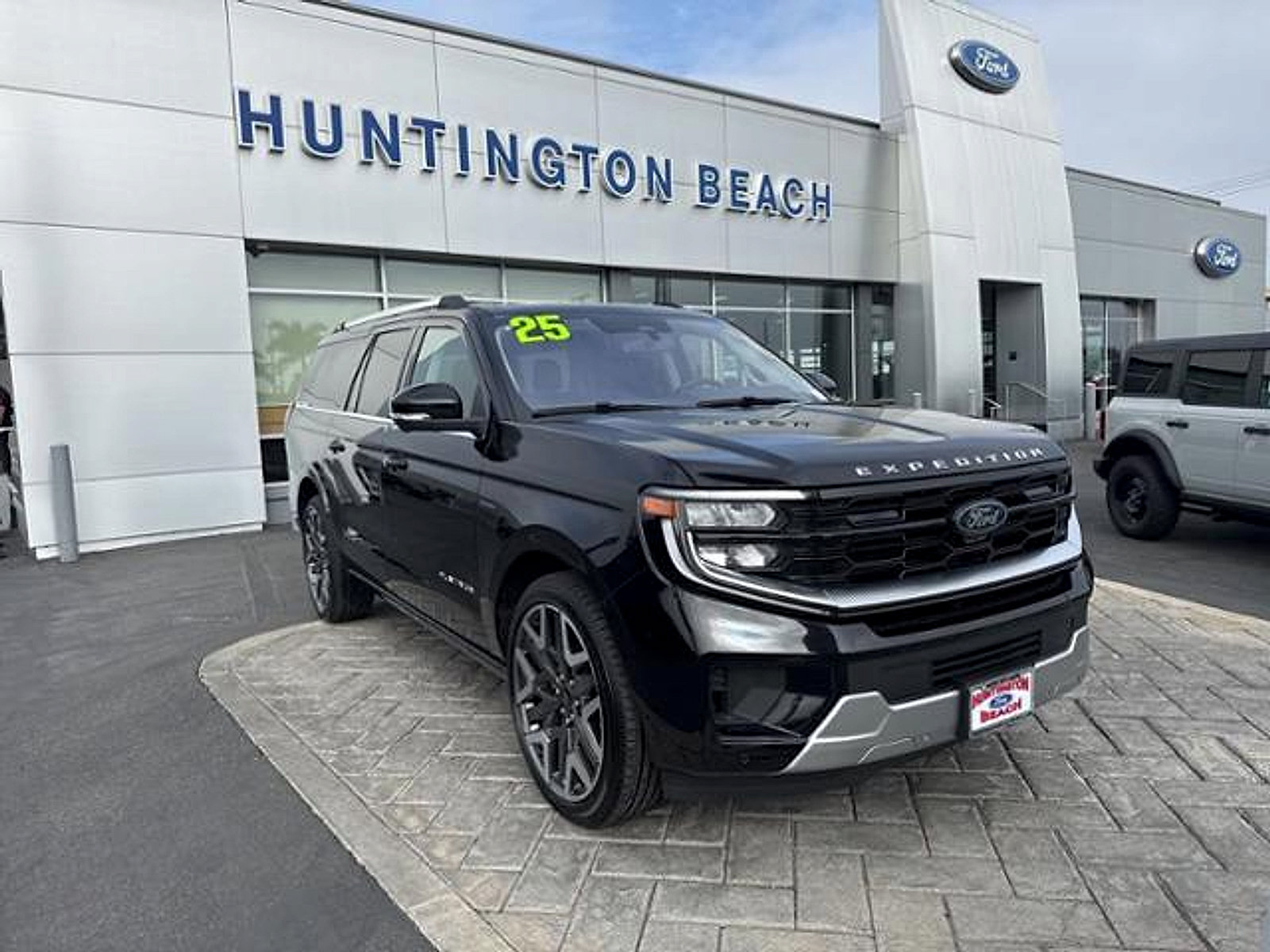 Used 2025 Ford Expedition Max Platinum w/ Platinum Ultimate Package