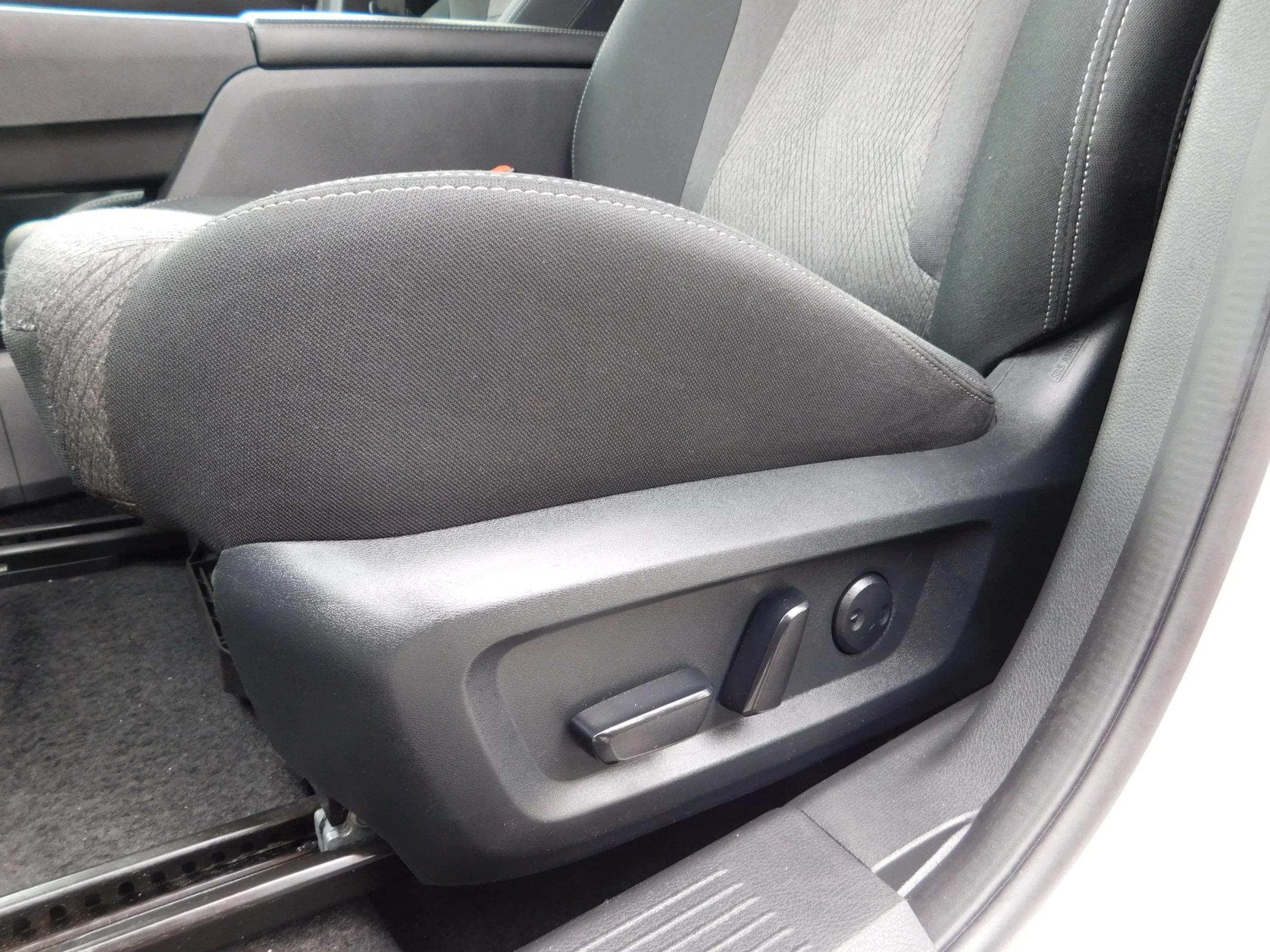 Used 2024 Nissan Rogue SV AWD/4WD image 15