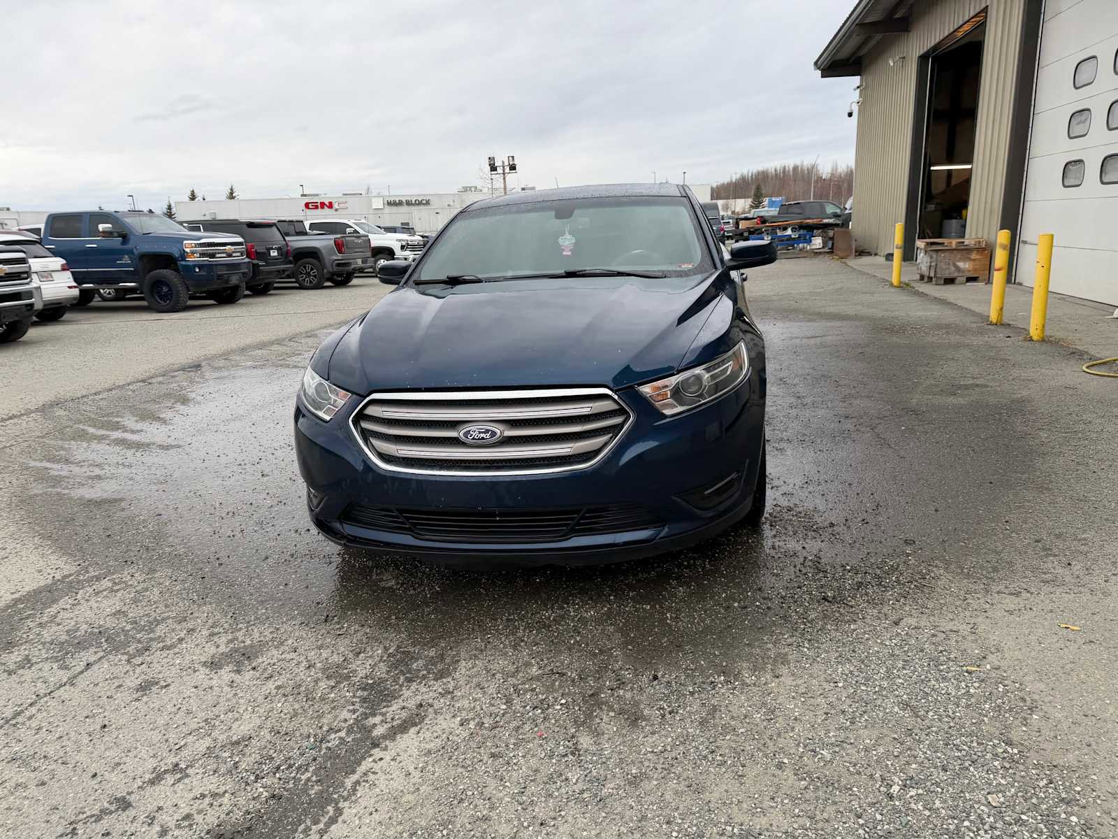 Used 2017 Ford Taurus SEL w/ Equipment Group 201A AWD/4WD image 4