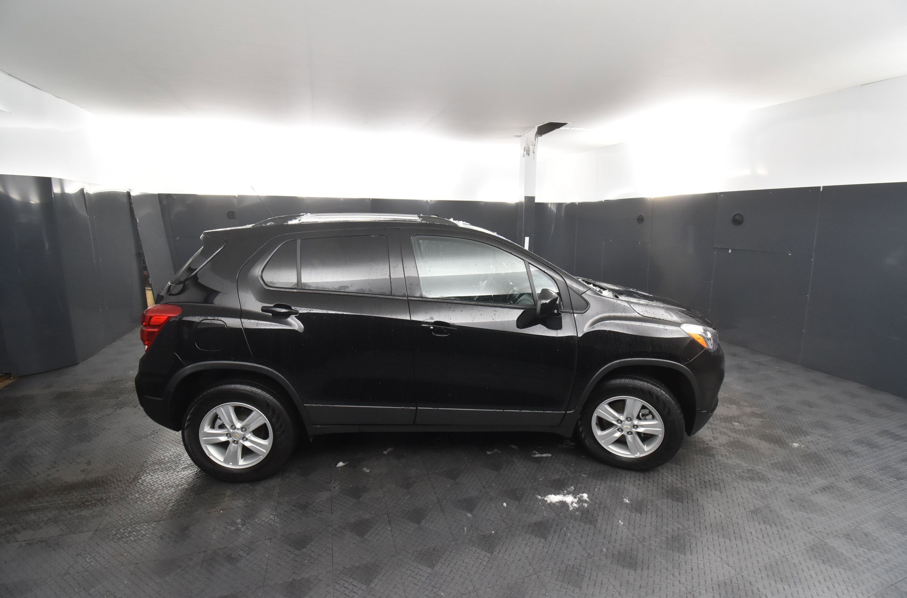 Used 2022 Chevrolet Trax LT w/ LT Convenience Package image 3