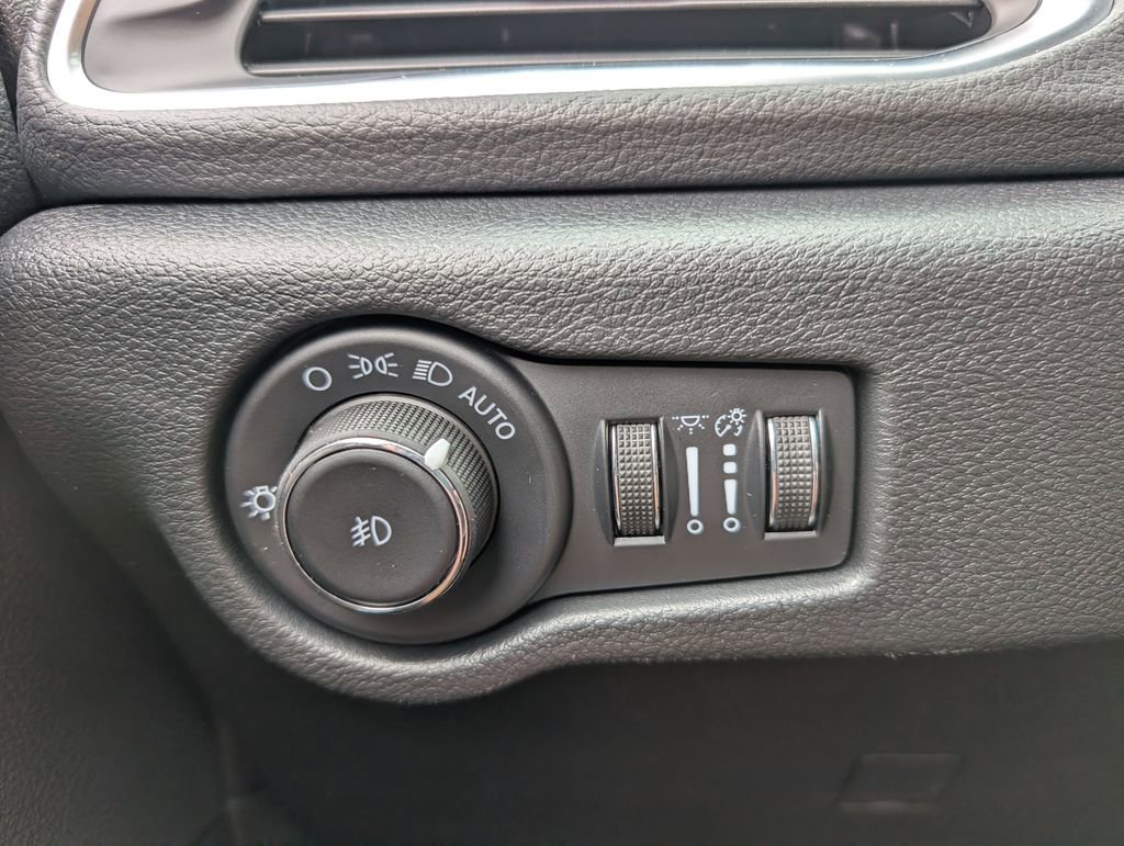 New 2026 Chrysler Pacifica Limited w/ Trailer Tow Group image 37