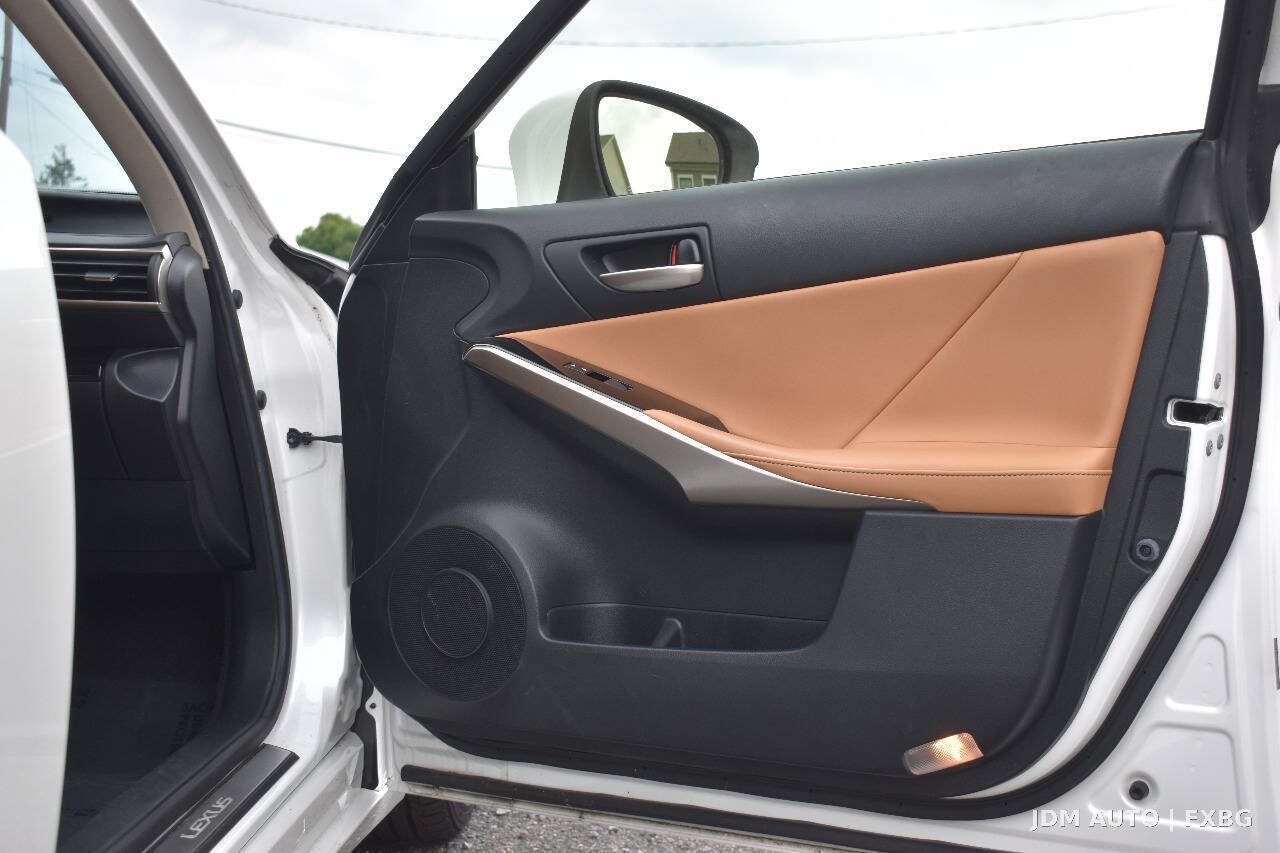 Used 2018 Lexus IS 300 AWD w/ Comfort Package image 9