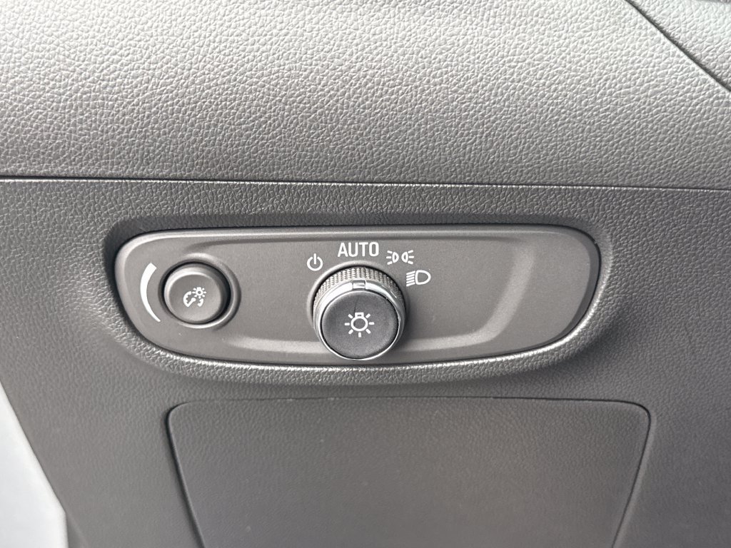 Certified 2024 Buick Encore GX Sport Touring FWD image 17