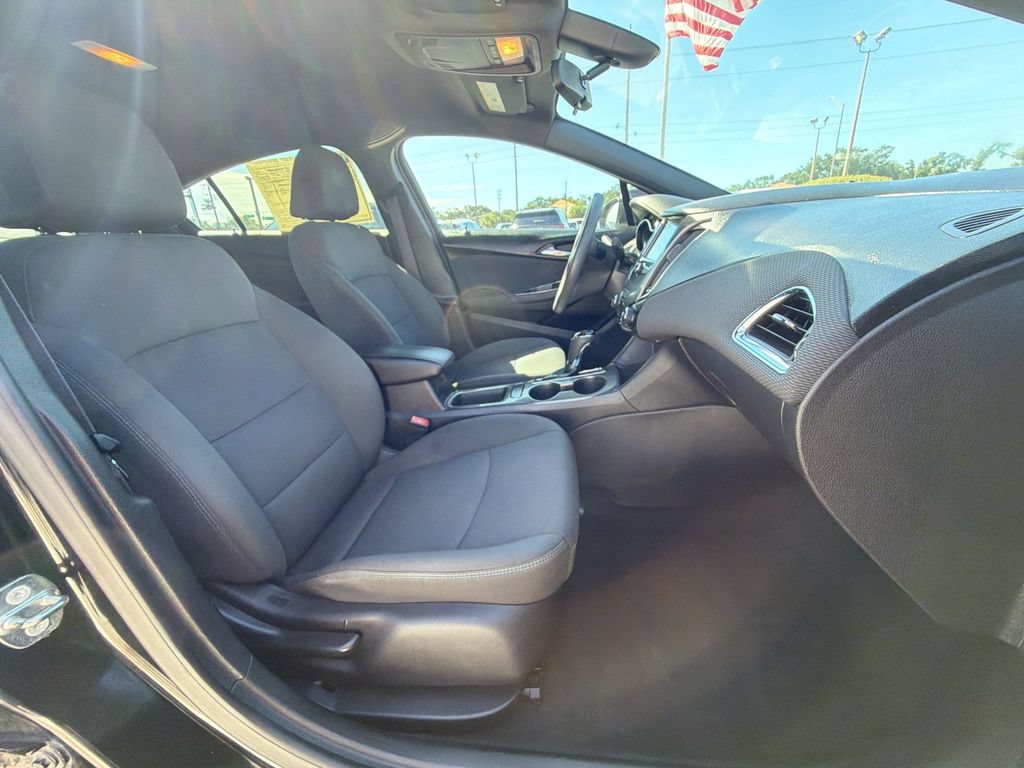 Used 2017 Chevrolet Cruze LT w/ Convenience Package FWD image 12