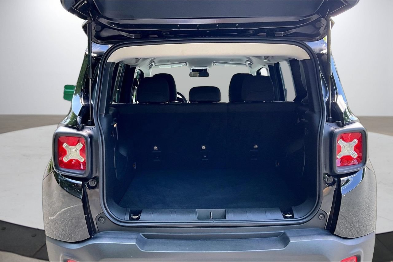 Certified 2022 Jeep Renegade Latitude AWD/4WD image 25