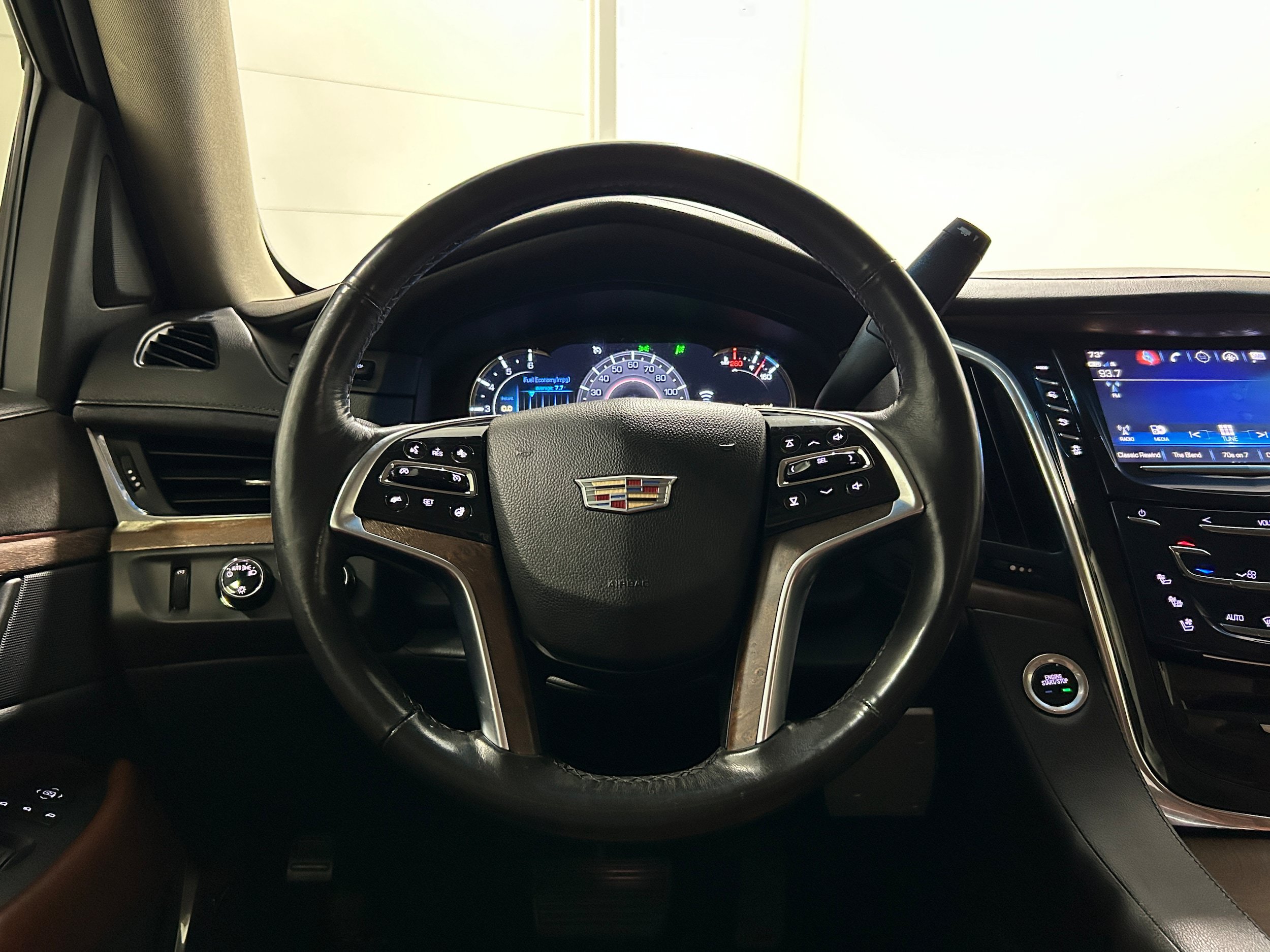 Used 2017 Cadillac Escalade Luxury AWD/4WD image 15