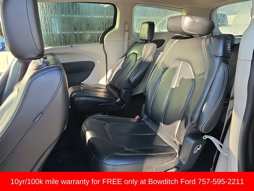 Used 2023 Chrysler Pacifica Touring-L image 11