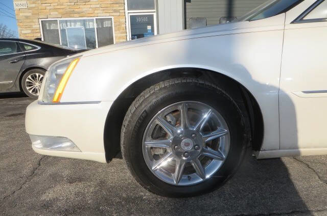 Used 2010 Cadillac DTS Luxury image 31