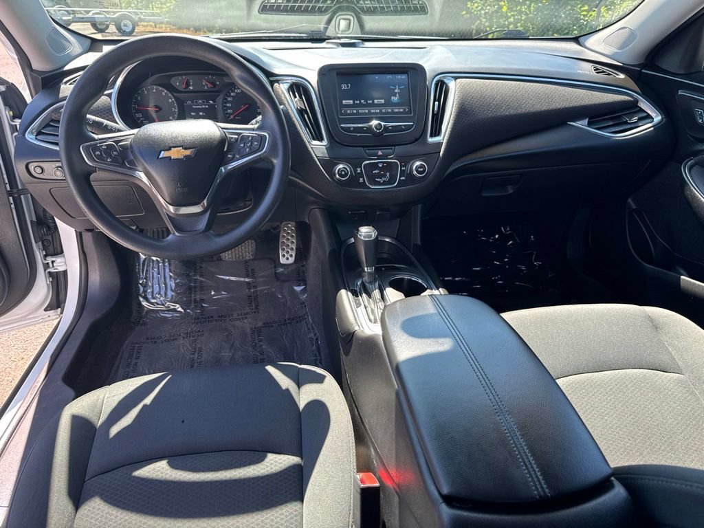 Used 2017 Chevrolet Malibu LT FWD image 12