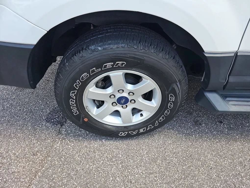 Used 2016 Ford Expedition EL XL w/ Equipment Group 101A AWD/4WD image 9