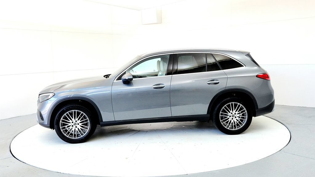 Used 2023 Mercedes-Benz GLC 300 4MATIC image 3