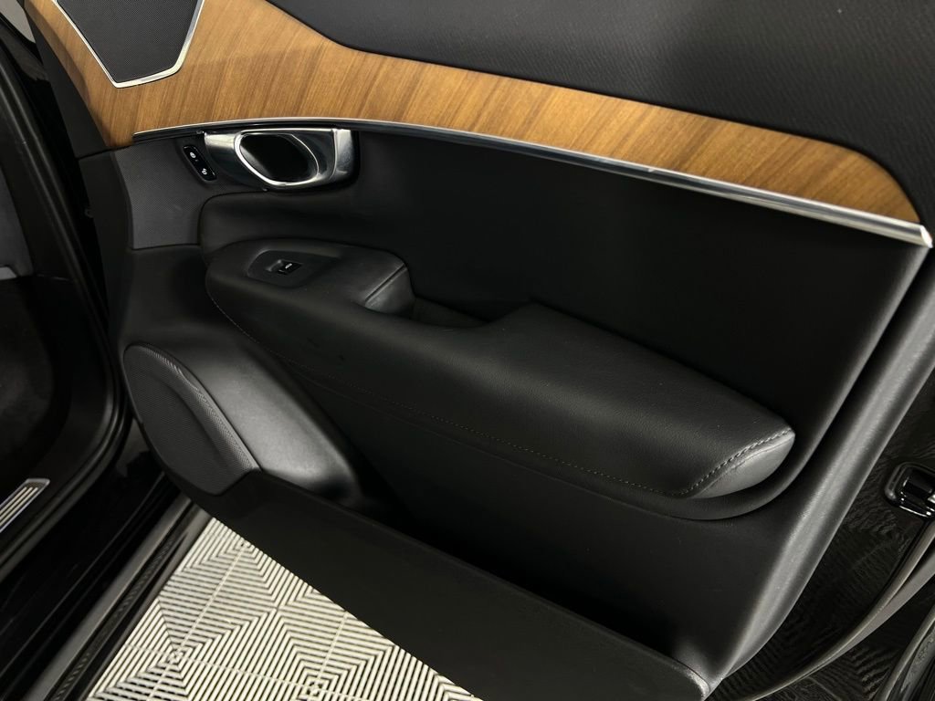 Used 2025 Volvo XC90 B6 Plus image 35