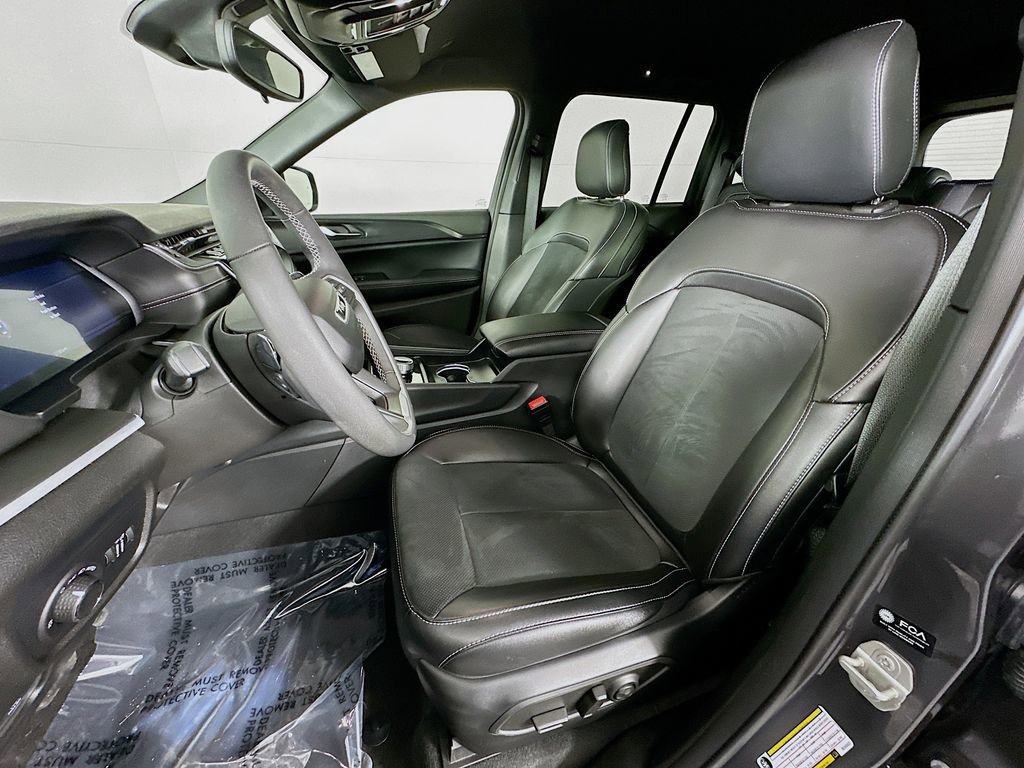 Certified 2024 Jeep Grand Cherokee Altitude image 32