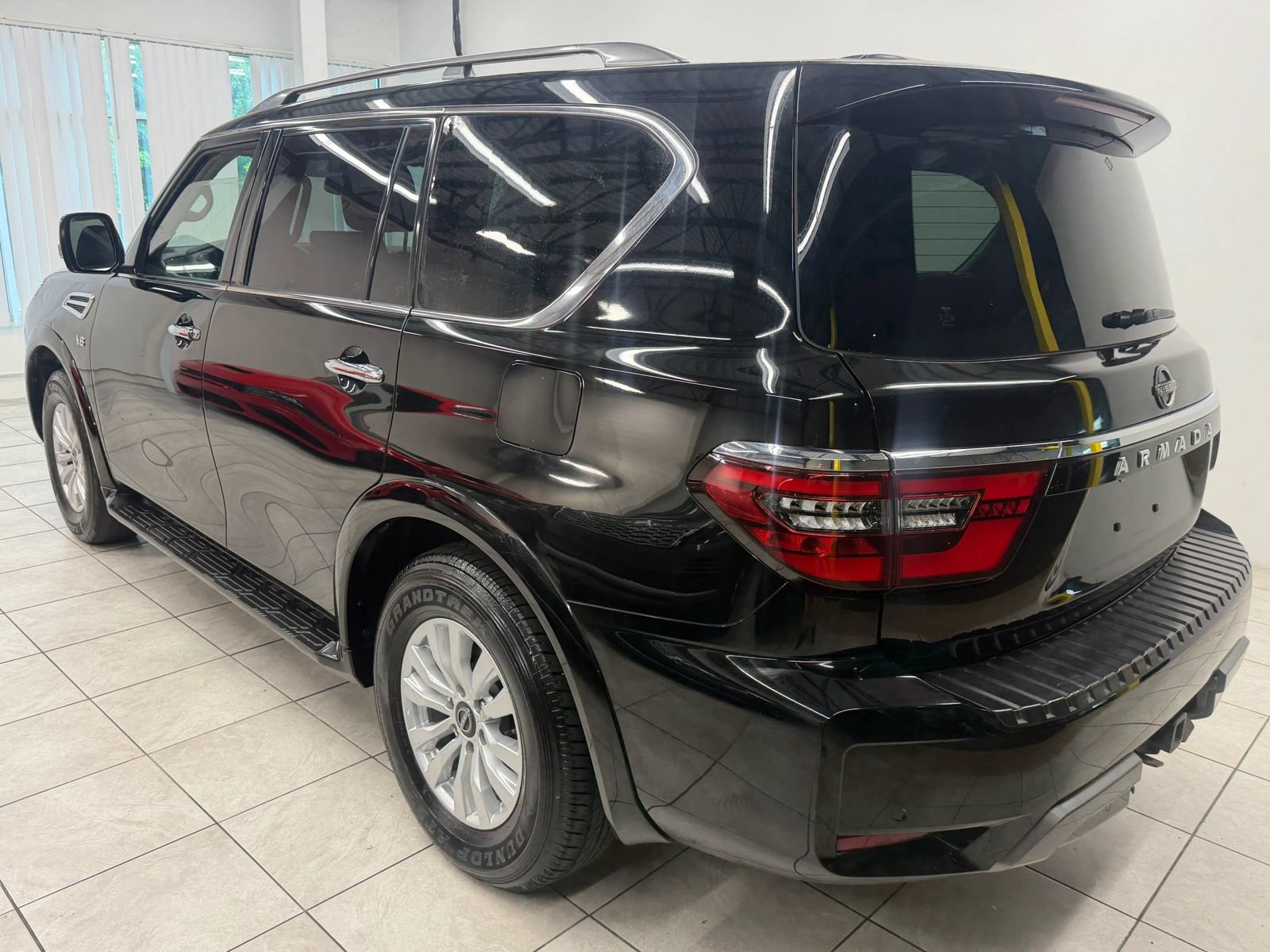 Used 2021 Nissan Armada SV RWD image 7