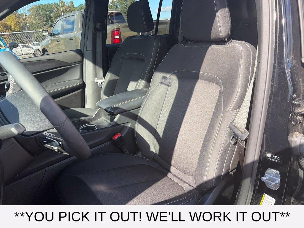 Used 2025 Jeep Grand Cherokee Laredo X w/ Luxury Tech Group I RWD image 10