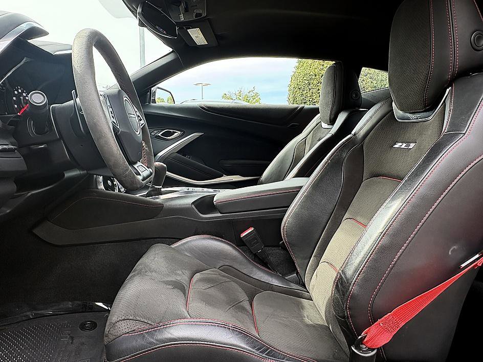 Used 2018 Chevrolet Camaro ZL1 image 9