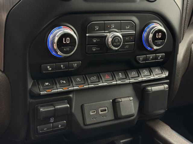 Used 2020 GMC Sierra 1500 Denali w/ Denali Ultimate Package AWD/4WD image 22