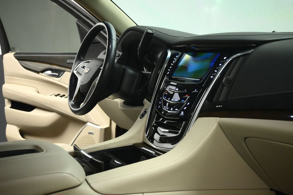 Used 2019 Cadillac Escalade Luxury w/ LPO, Radiant Package AWD/4WD image 54