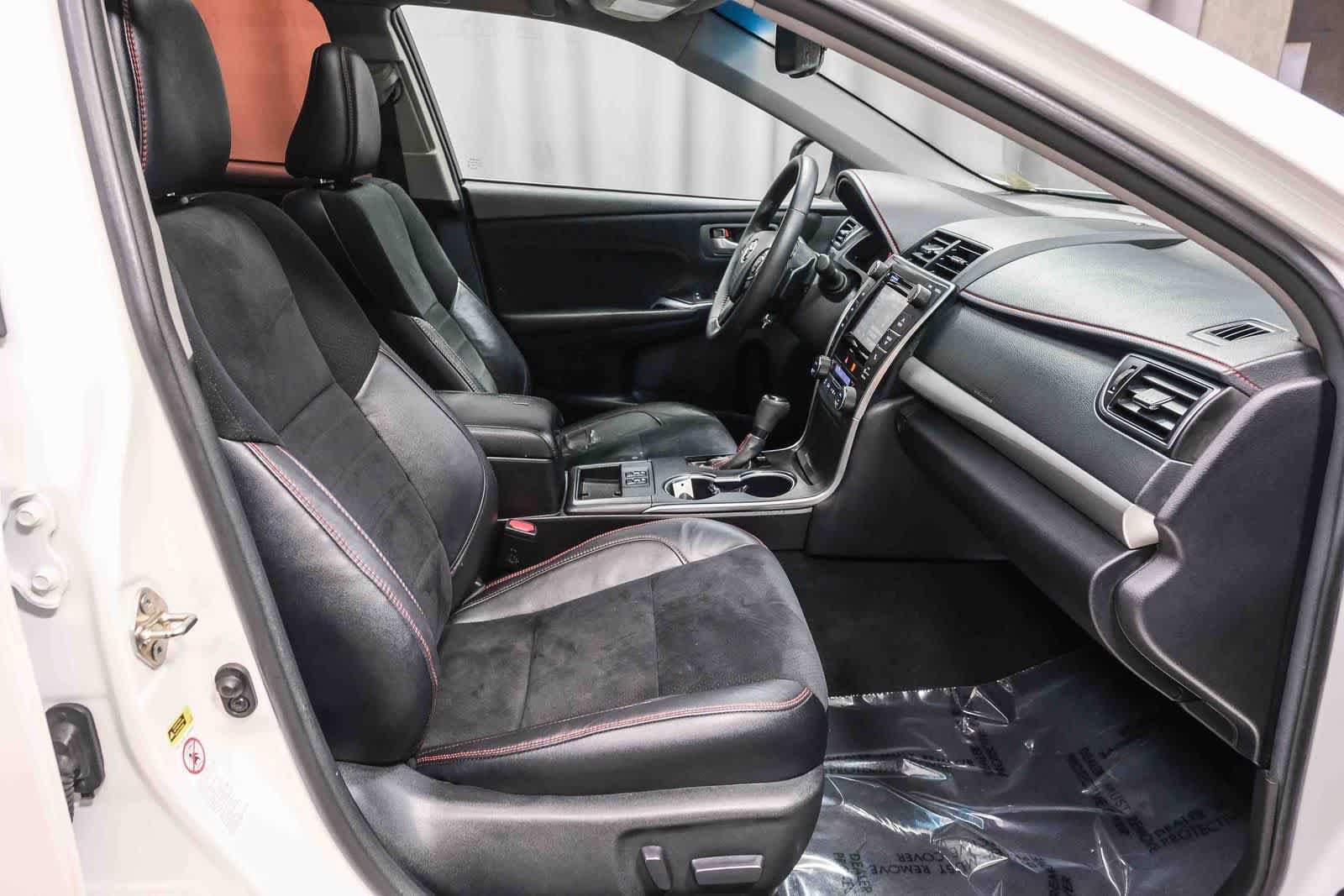 Used 2017 Toyota Camry XSE w/ Moonroof Package FWD image 22