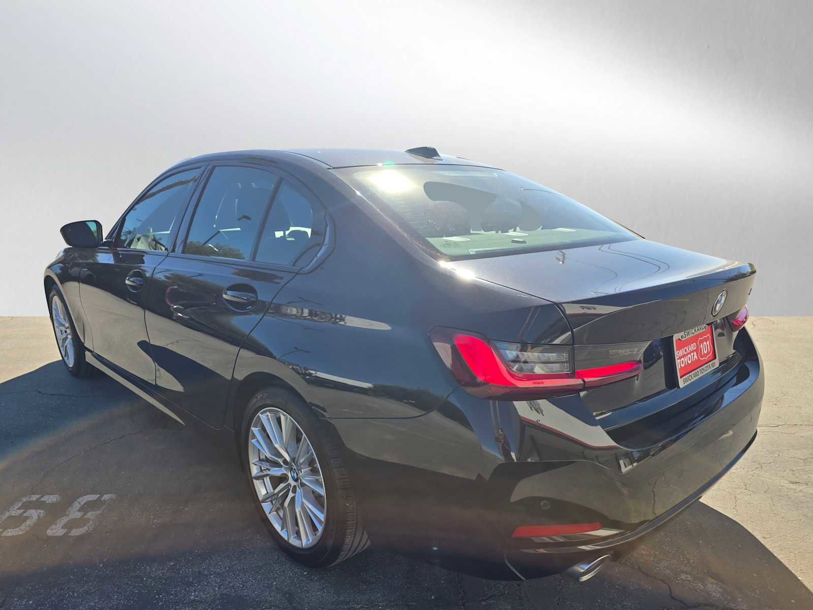 Used 2023 BMW 330i Sedan w/ Driving Assistance Package image 5