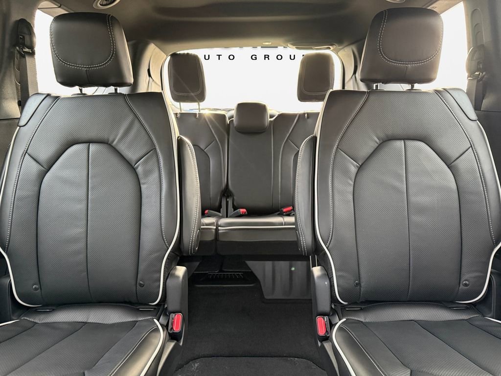 New 2026 Chrysler Pacifica Limited w/ S Appearance Package image 16